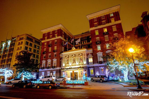 Washingtonians Come In From The Cold At University Club Apres Ski